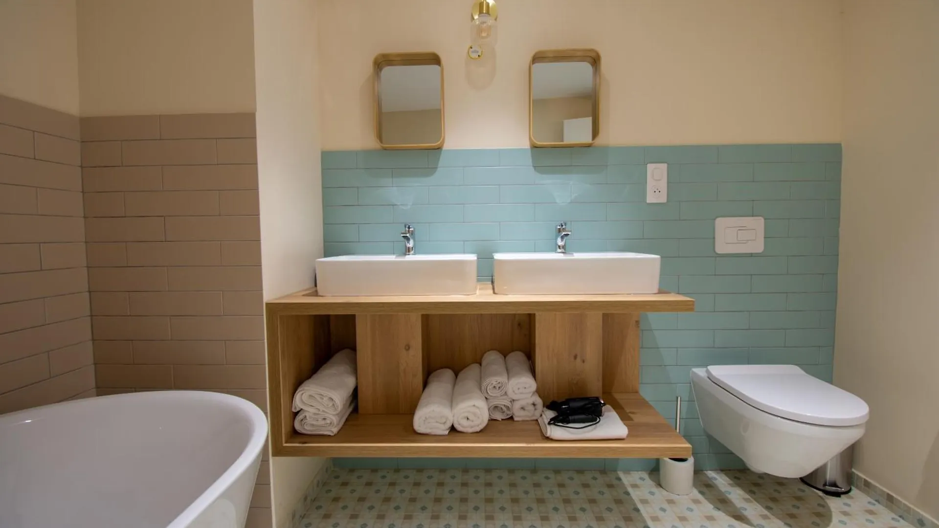 Hotel La Cachette De Nina- Madame Reve - Saint-Girons 0*, Сен-Жирон