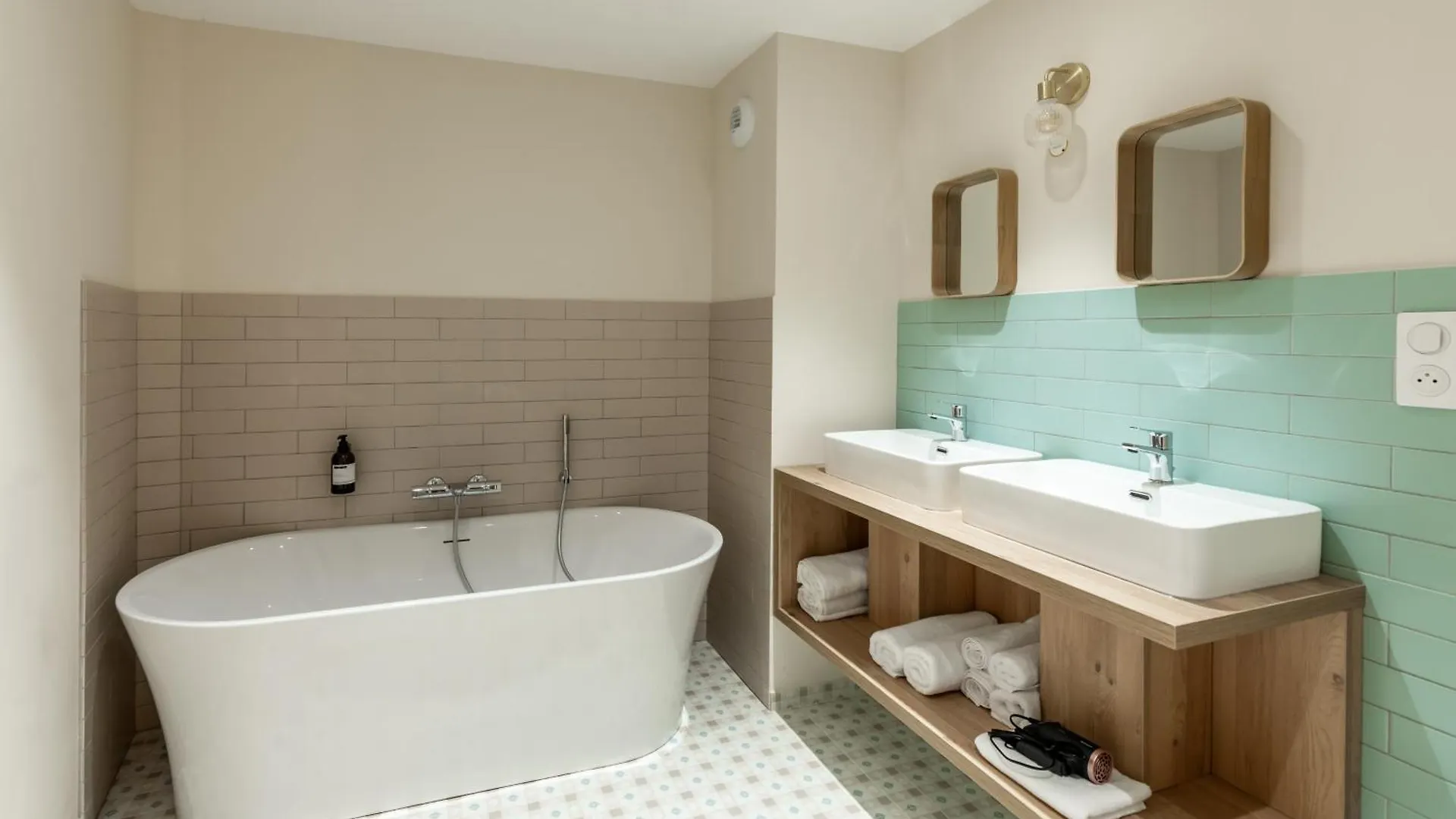 Hotel La Cachette De Nina- Madame Reve - Saint-Girons 0*, Сен-Жирон Франция